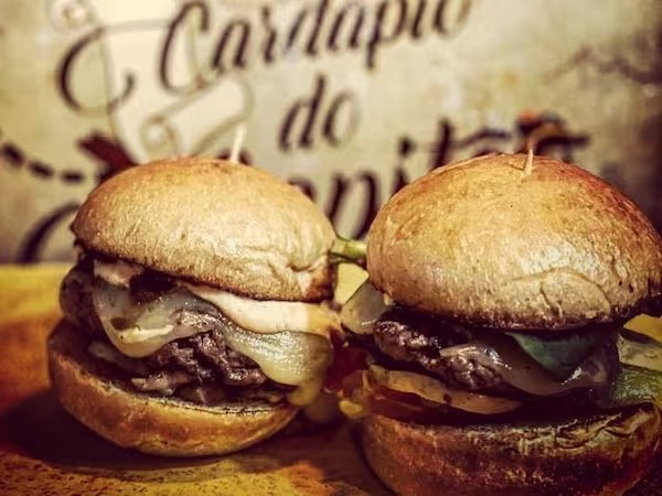 DUPLA DE MINI BURGERS