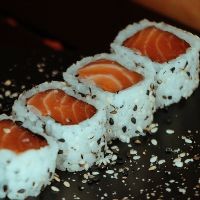 URAMAKI SALMAO 9 PEÇAS