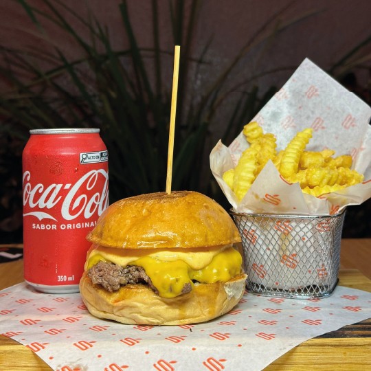 COMBO 5ª QUINTA-FEIRA: STARV CHEDDAR + FRITAS 150 GRAMAS + COCA COLA 350ML
