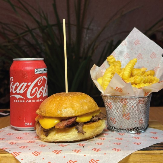 COMBO 4ª QUARTA-FEIRA: SMASH BACON + FRITAS 150 GRAMAS + COCA COLA 350ML