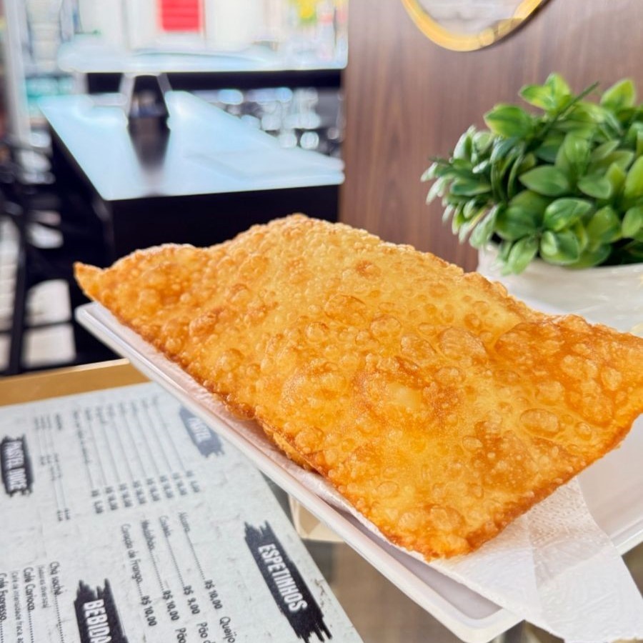 PASTEL FRITO BROCOLIS COM BACON