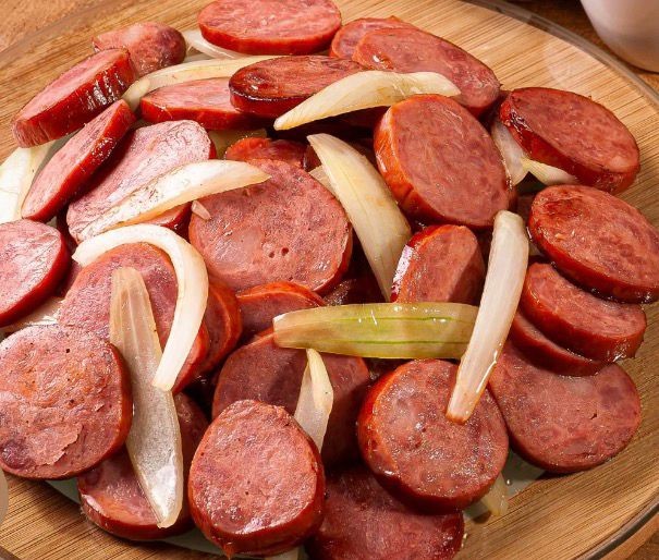 PORÇÃO CALABRESA ACEBOLADA
