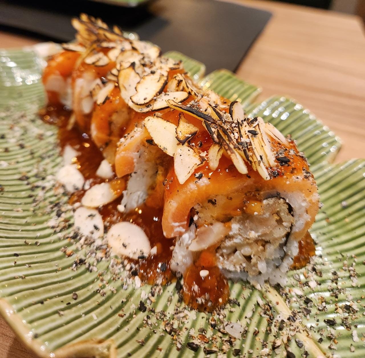 URAMAKI SHRIMP AMÊNDOA