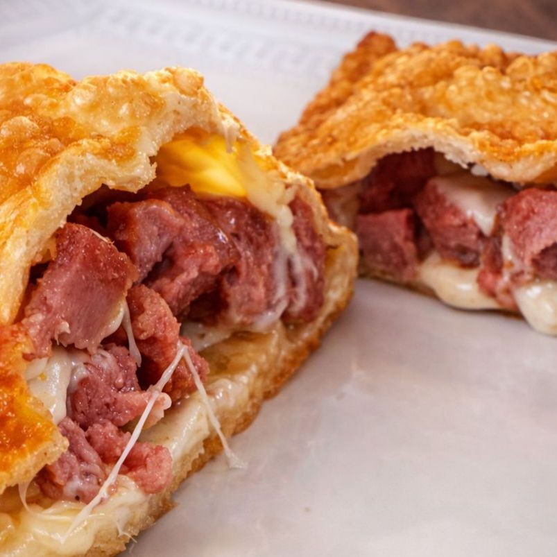 PASTEL DE SALAME COM QUEIJO