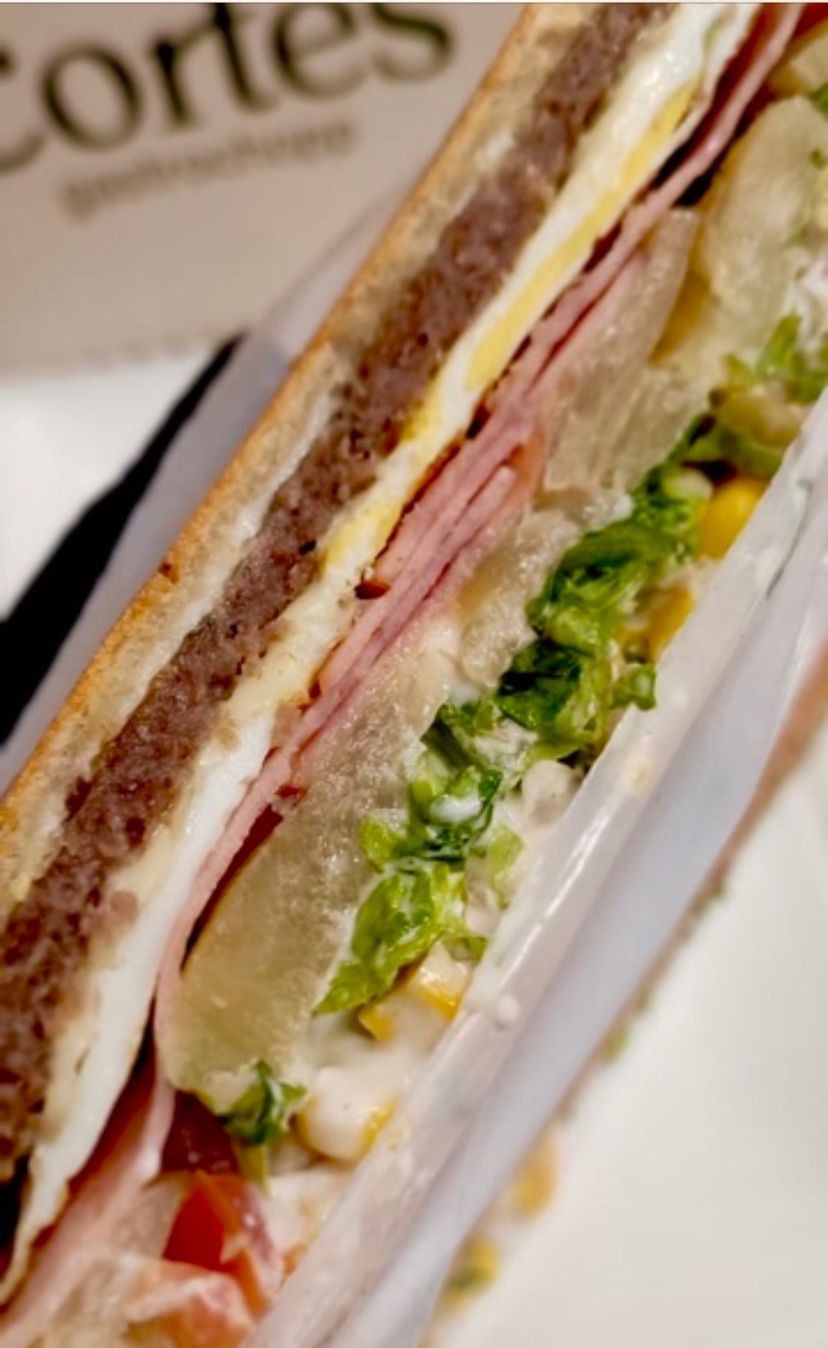 XIS LOMBO COM ABACAXI MÉDIO 13 CM