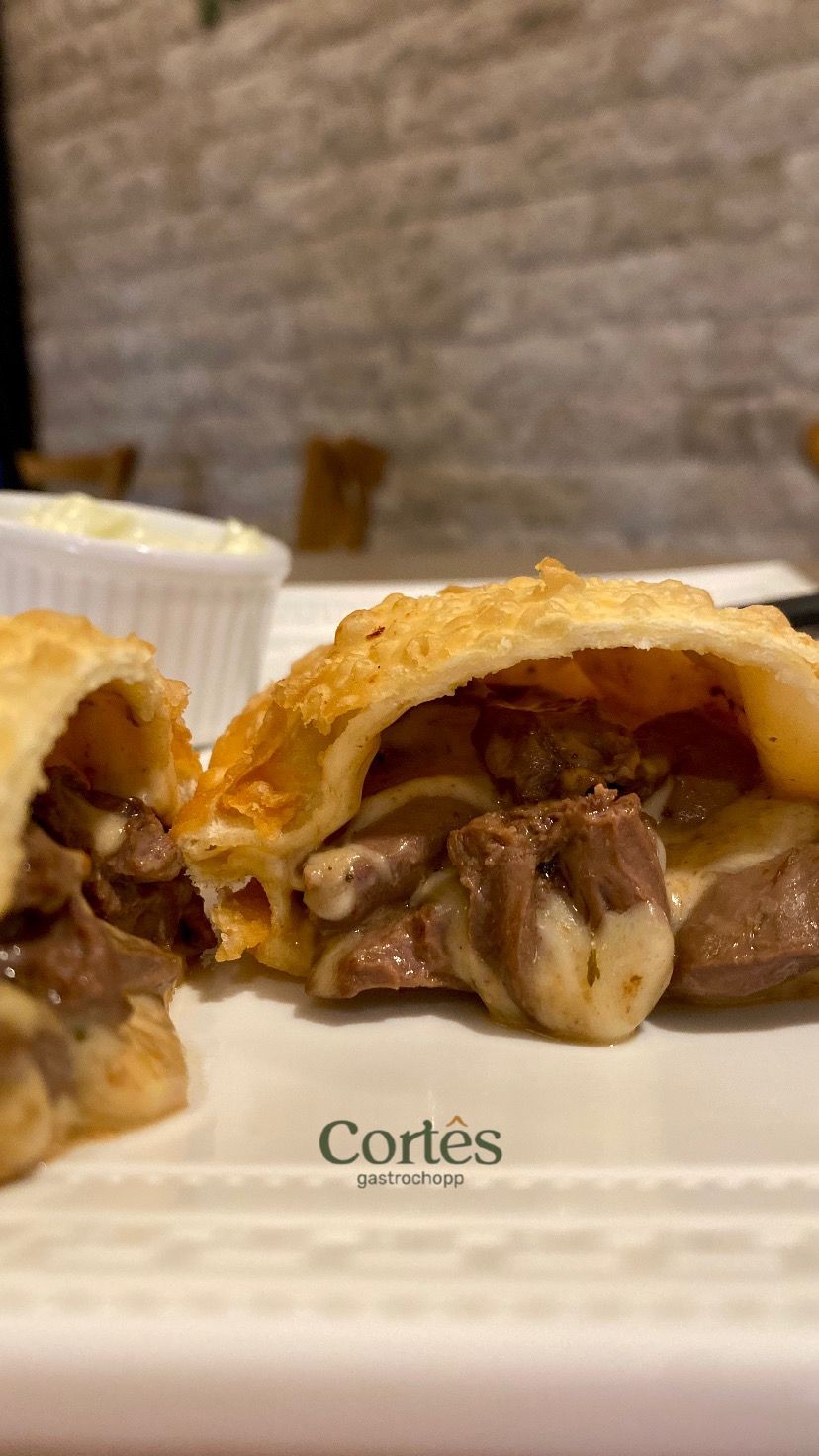 PASTEL DE CORAÇÃO COM QUEIJO MUSSARELA GRANDE (22 X 12 CM)