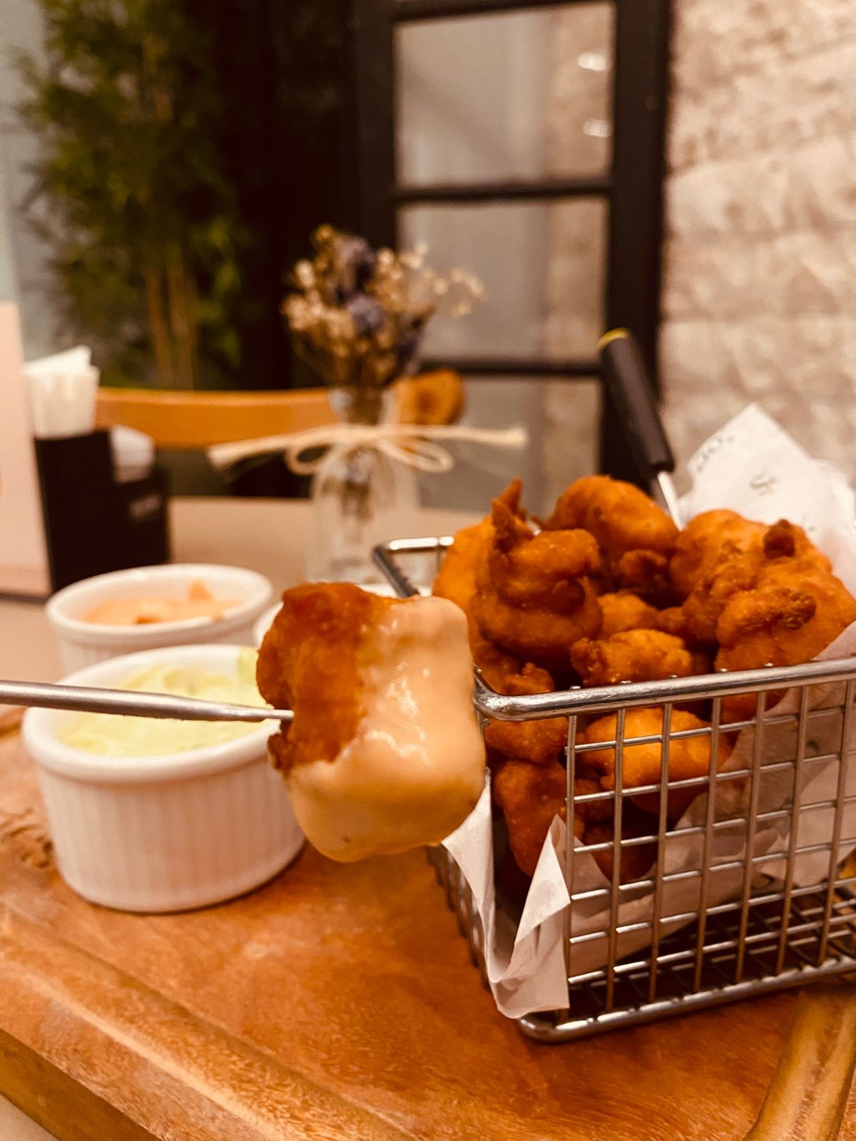 PORÇÃO DE FRANGUINHO FRITO 250 GRAMAS (ACOMPANHA 3 MOLHOS)