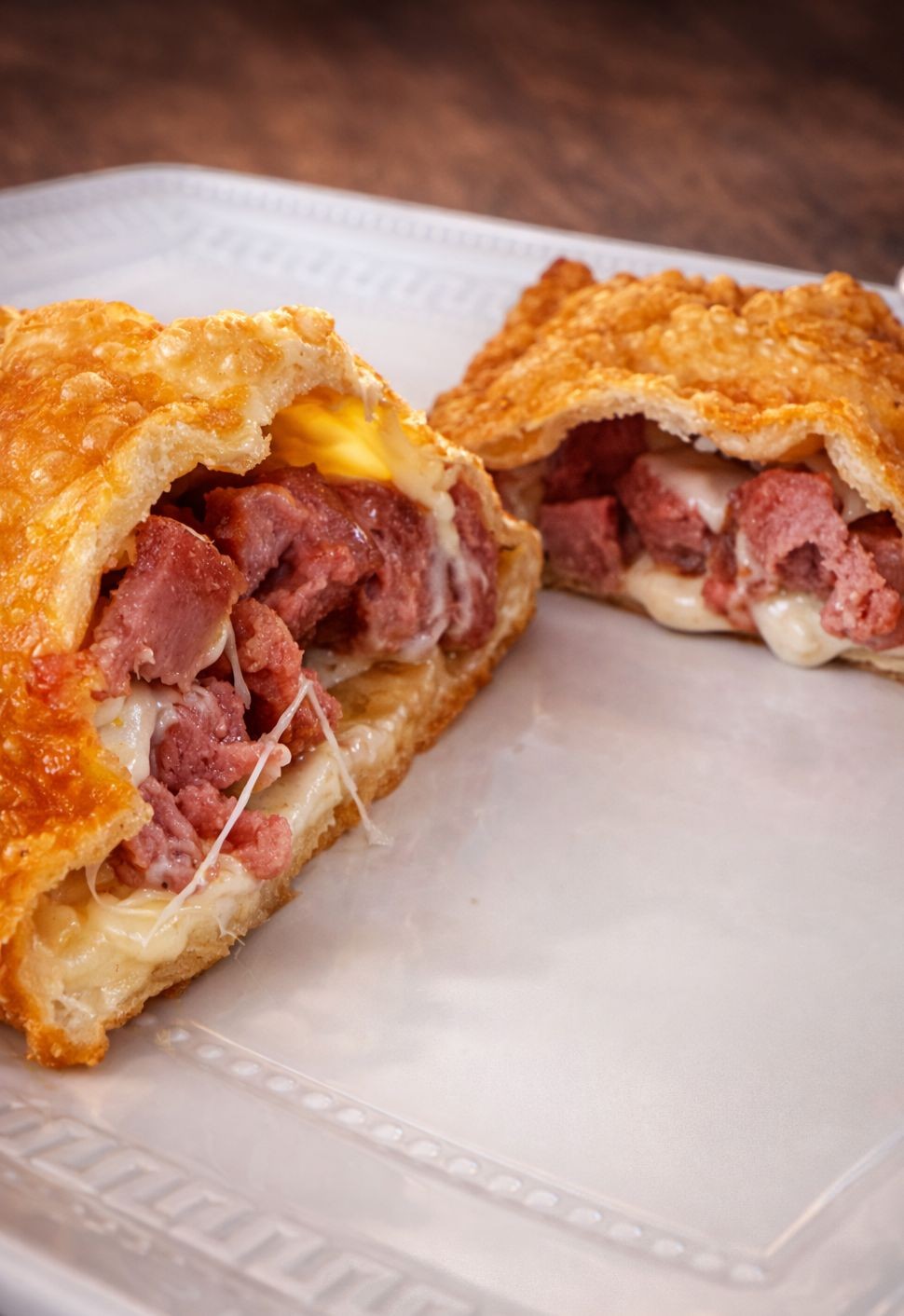 PASTEL DE SALAME COM QUEIJO MÉDIO 18 X 10CM