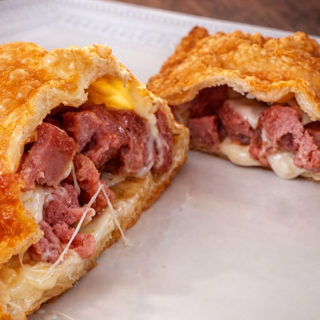 PASTEL SALAME COM QUEIJO