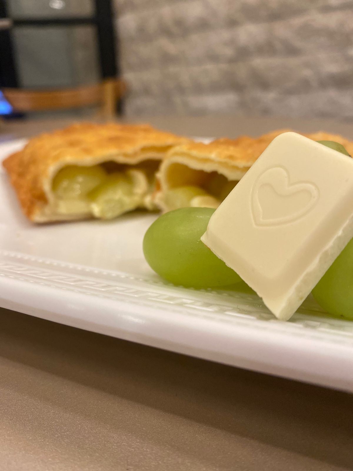 PASTEL DE CHOCOLATE BRANCO GRANDE (22 X 12CM)