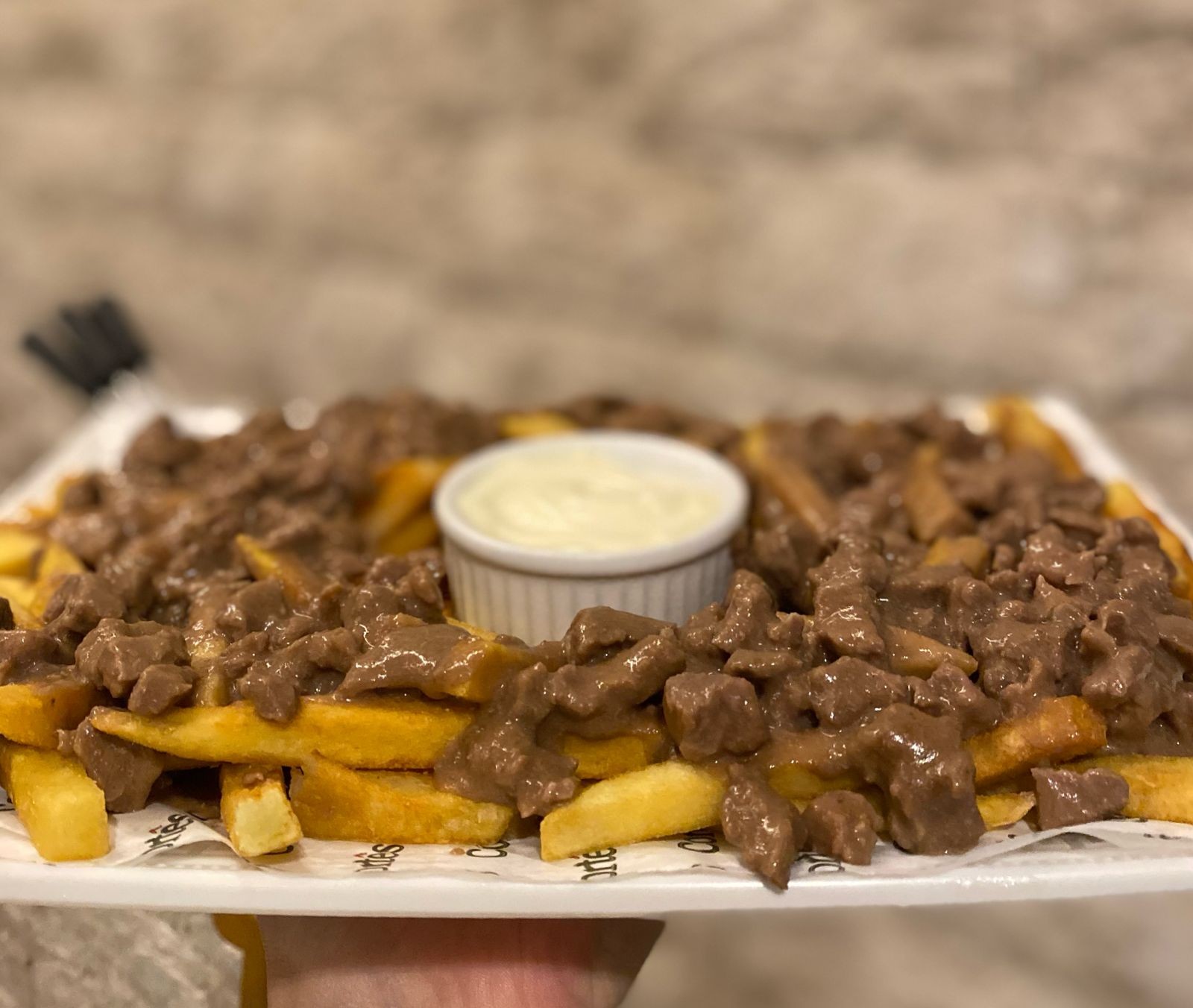 PORCAO BATATA FRITA (250 GRAMAS) COM STROGONOFF DE CARNE