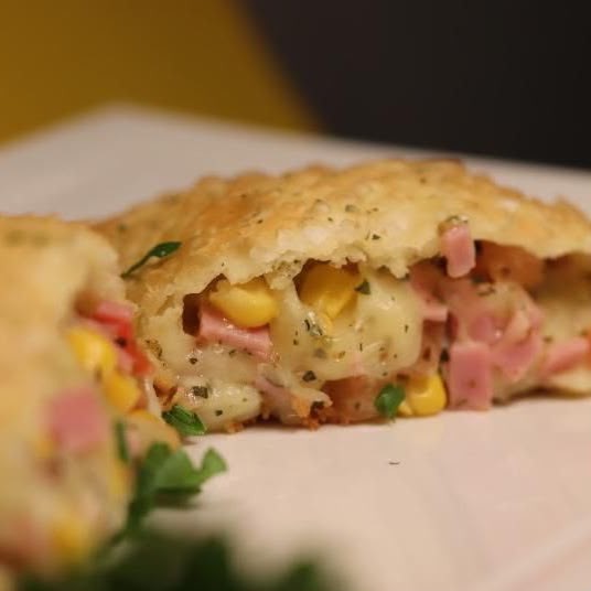 PASTEL PRESUNTO E QUEIJO