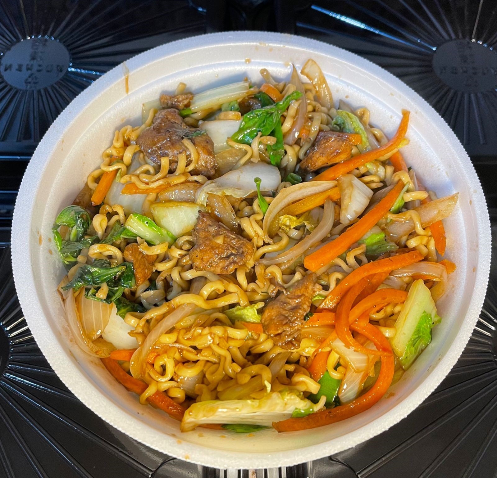 YAKISOBA DE FRANGO