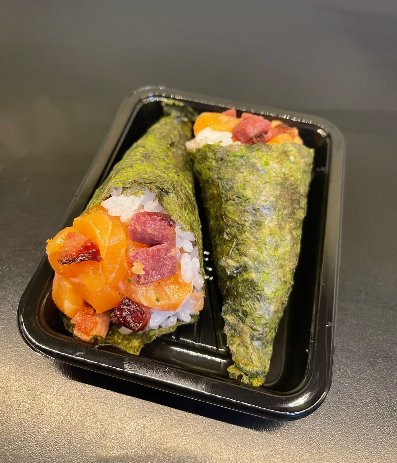 DUPLA DE MINI TEMAKI SALMÃO BACON (2UNI.)