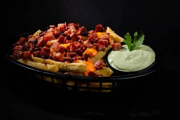 PORCAO DE BATATA FRITA COM CHEDDAR E BACON