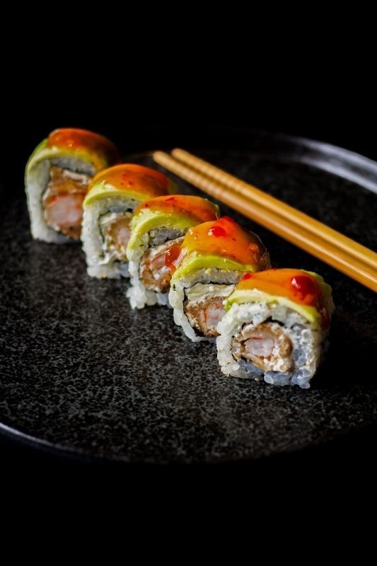 EC URAMAKI EBI E AVOCADO (5 PEçAS)