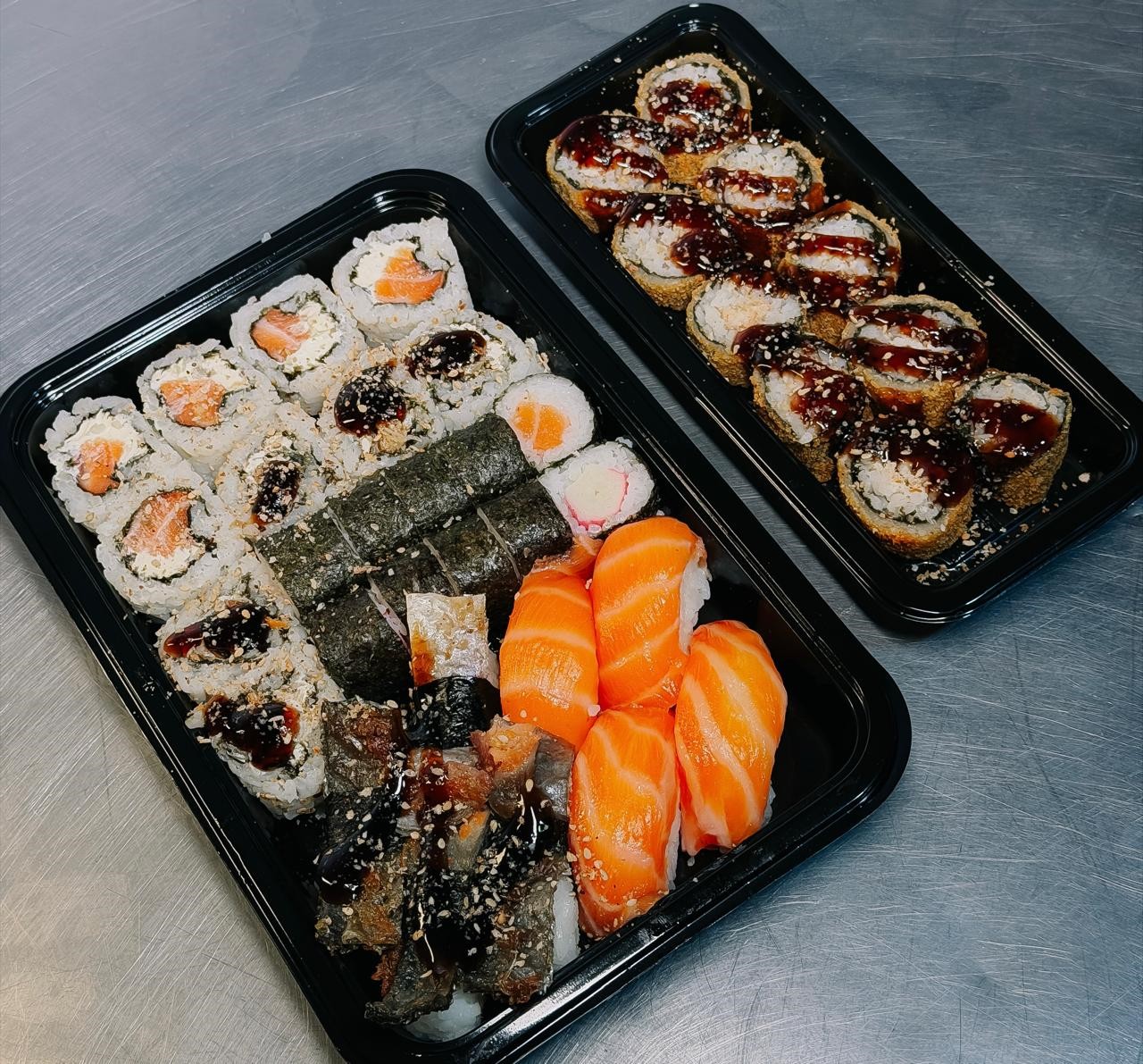 COMBO SUSHI MISTO + HOT (37 PEÇAS)